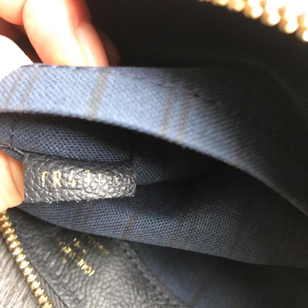 Louis Vuitton Empreinte Petillante Clutch Navy | Monogram Leather | Authentic - Picture 13 of 13